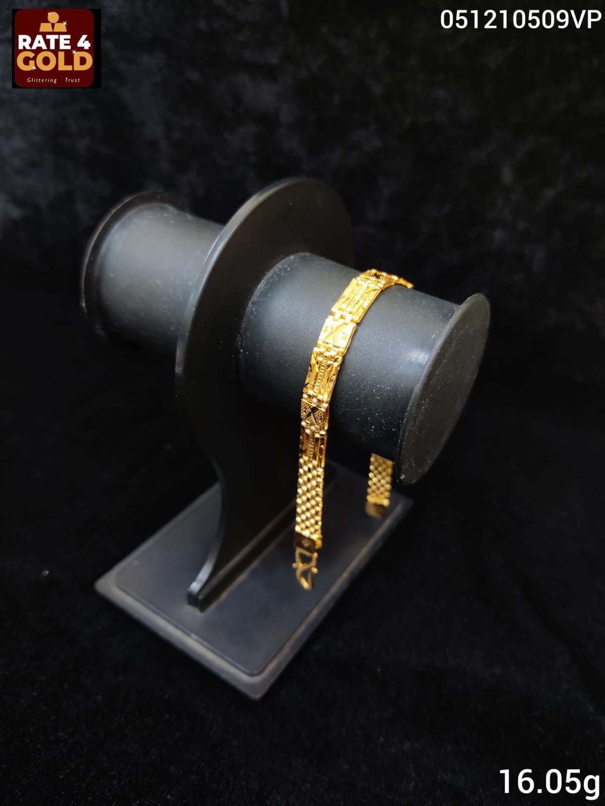 BRACELET
