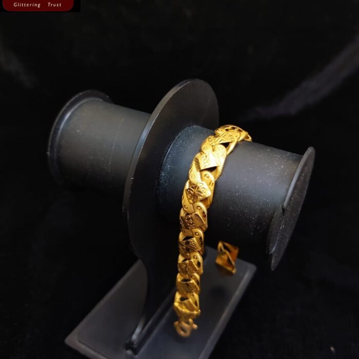 BRACELET
